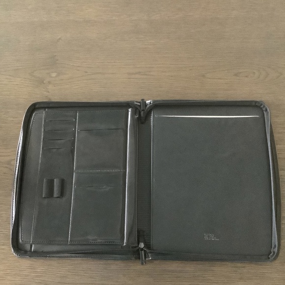 LEED'S MassMutual Branded Black Notebook Folder Portfolio - Picture 11 of 13